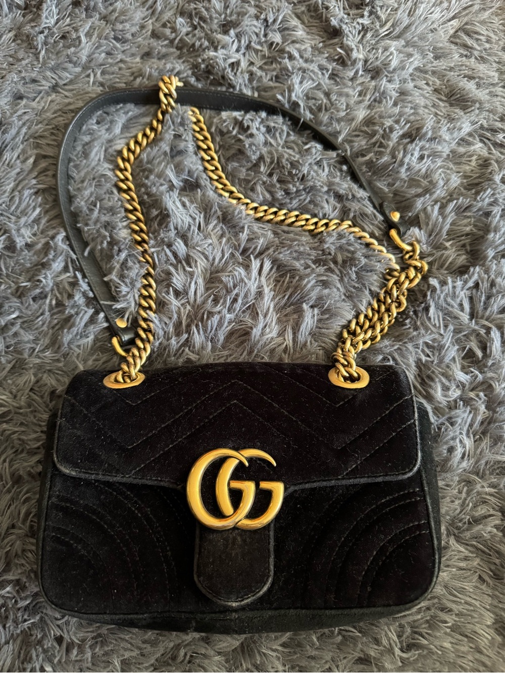 Gucci Marmont Velvet Shoulder Bag in Black with Gold Hardware